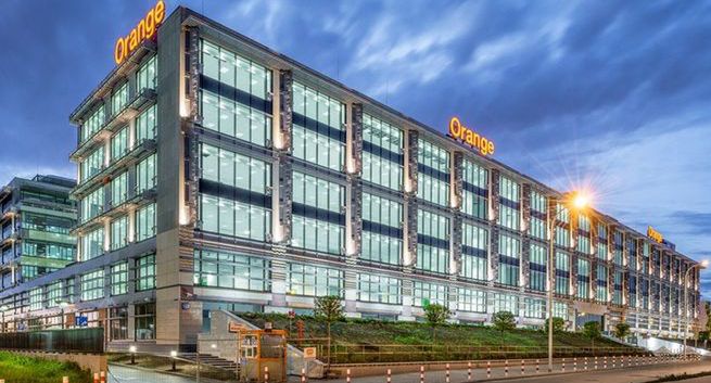 Orange Polska czuje wzrost kosztów wynajmu i pracy. Chce kupić częstotliwości z 700 MHz