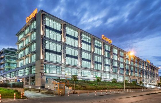 Orange Polska czuje wzrost kosztów wynajmu i pracy. Chce kupić częstotliwości z 700 MHz