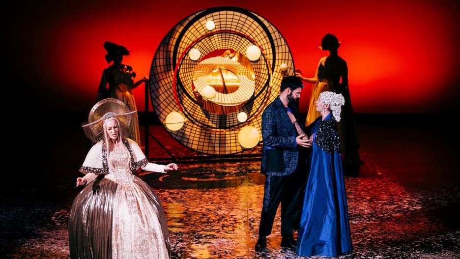 Joanna Sojka (Amor/Nimfa), Julia Pliś (Aurore) i Aleksander Rewińśki (Titon) © Karpati & Zarewicz, materiały Polskiej Opery Królewskiej