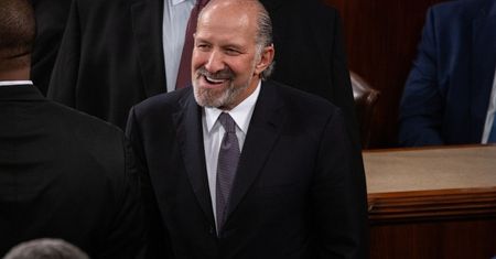 "Dobrowolnie". Lutnick złoży zeznania ws. Epsteina