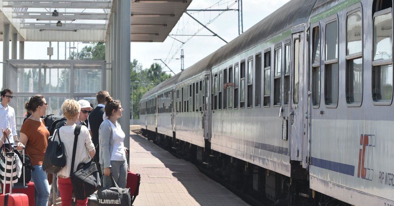Zniżki na bilety PKP 2025. Możesz podróżować taniej