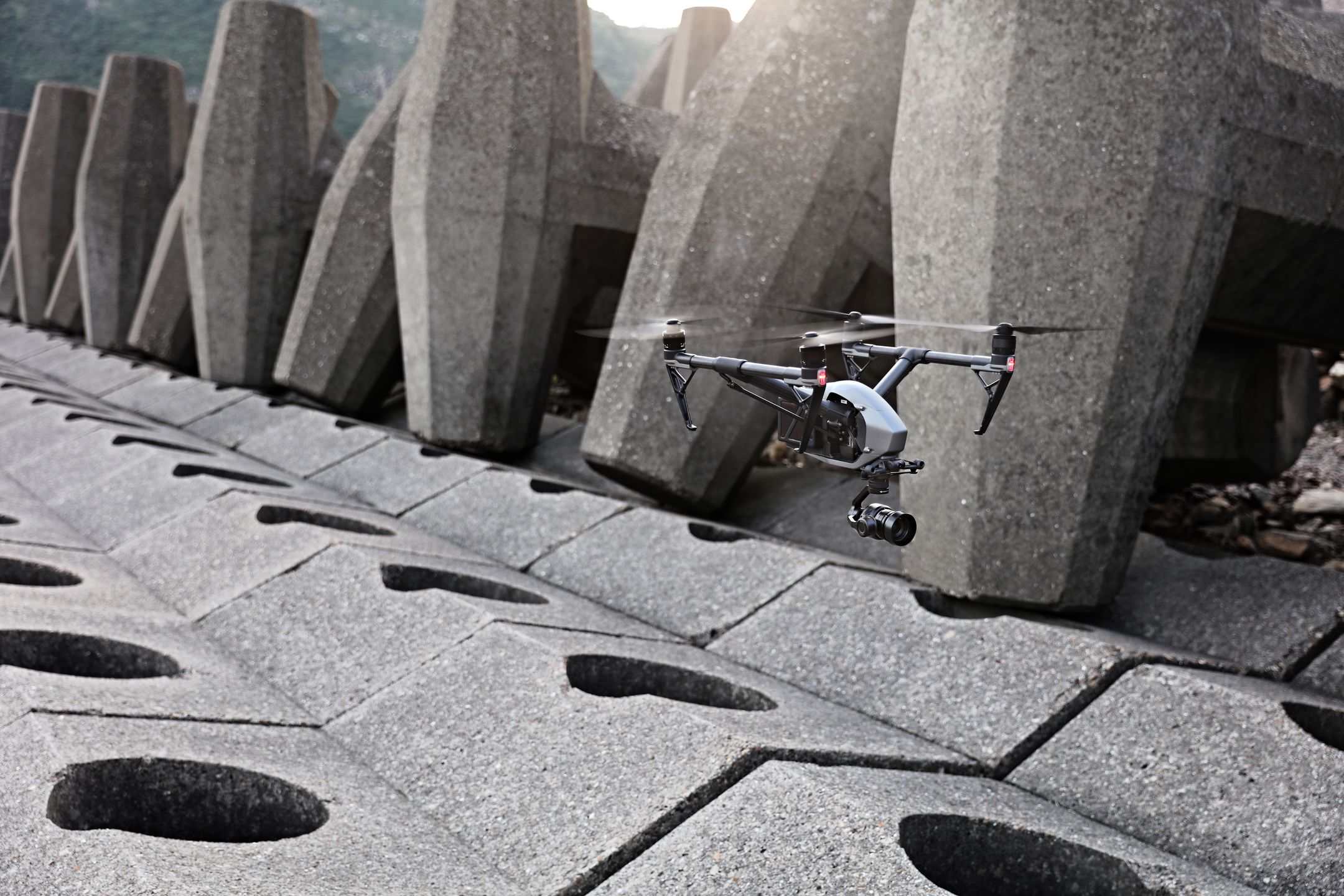 Nowe filmujące drony od DJI - zaawansowany Phantom 4 Pro oraz profesjonalny Inspire 2 1