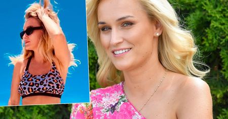 Kamila z "Rolnik szuka żony" w plażowej sesji. Reklamuje sukienki i bikini