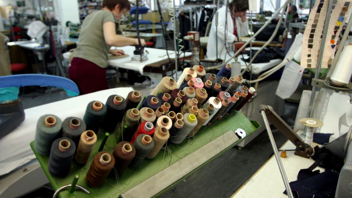 Reporter Poland 2010
02.03.2010 Wroclaw Firma odziezowa Twins produkujaca ekskluzywne garnitury glownie na rynek zachodni 
Fot. Pawel Koziol/REPORTER
Koziol/REPORTER