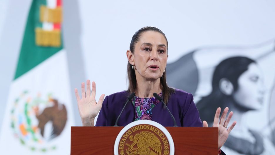 Mexican President Sheinbaum's daily press conference at National Palace
epa12493590 Mexican President Claudia Sheinbaum speaks during a press conference at the National Palace in Mexico City, Mexico, 30 October 2025. Sheinbaum reported that her government seeks to maintain coordination with the United States on maritime matters, following the attack on a vessel allegedly carrying drugs in international waters.  EPA/MARIO GUZMAN 
Dostawca: PAP/EPA.
MARIO GUZMAN
mexico, government
