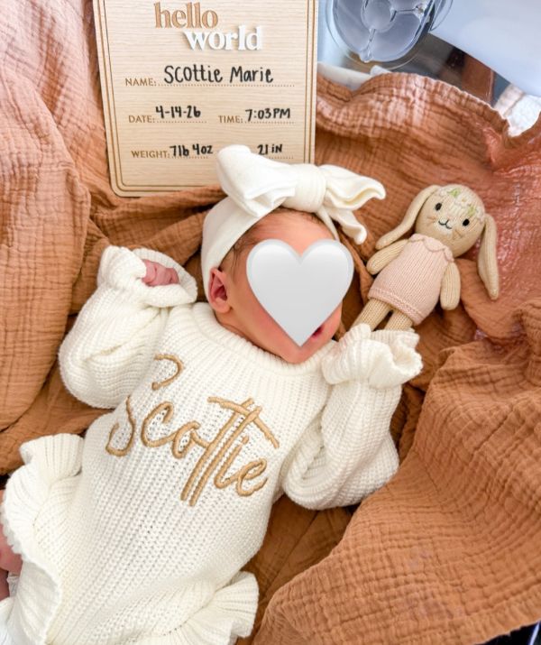 Alaina Scott urodziła