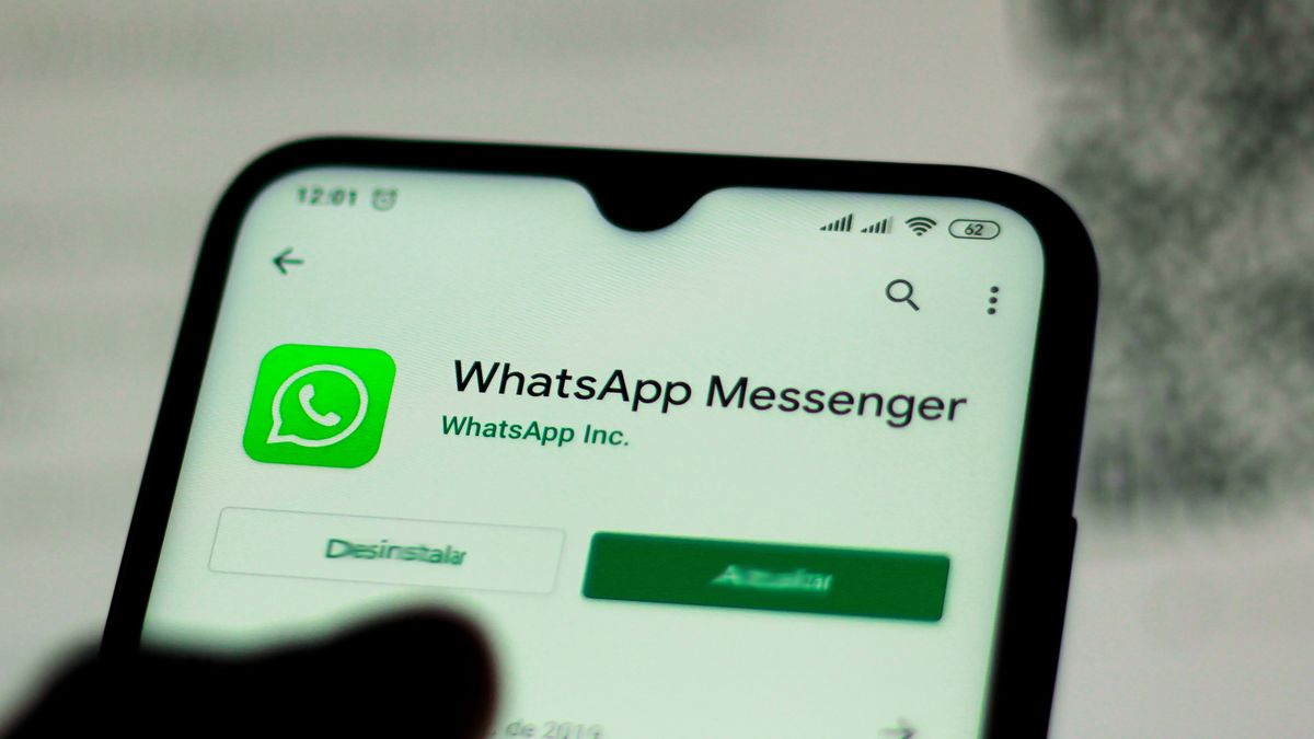 BRAZIL - 2019/12/11: In this photo illustration the WhatsApp logo is seen displayed on a smartphone. (Photo Illustration by Rafael Henrique/SOPA Images/LightRocket via Getty Images)