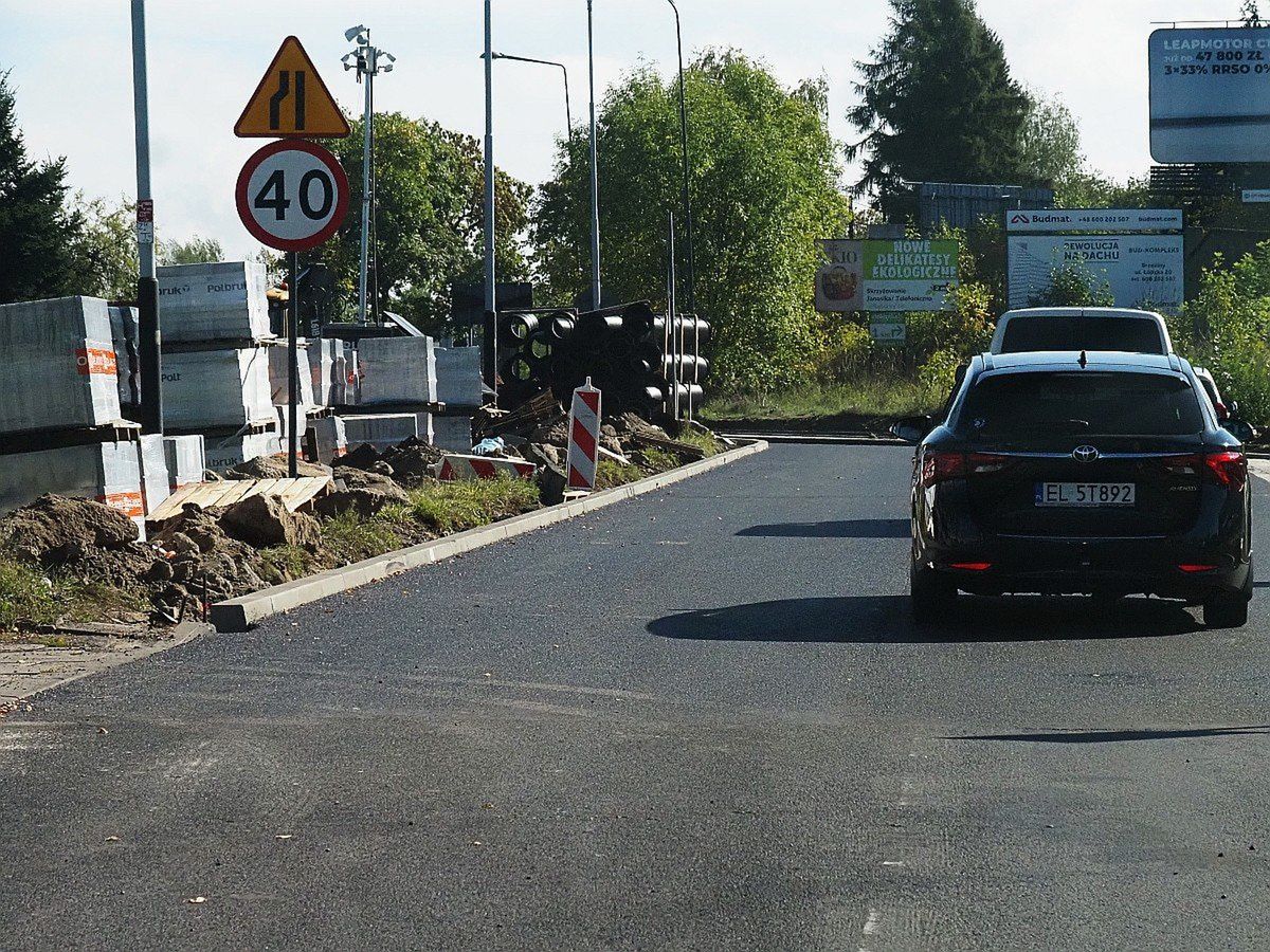 Remont Brzezińskiej jest zaawansowany w jednej czwartej. Może jeszcze w tym roku uda się go zakończyć