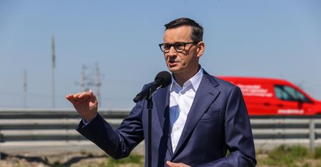 PiS składa pierwszą wyborczą obietnicę. "Te programy wprowadzimy na stałe"