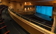 Koronawirus. Zamknięte hotele, kina, teatry i obiekty sportowe