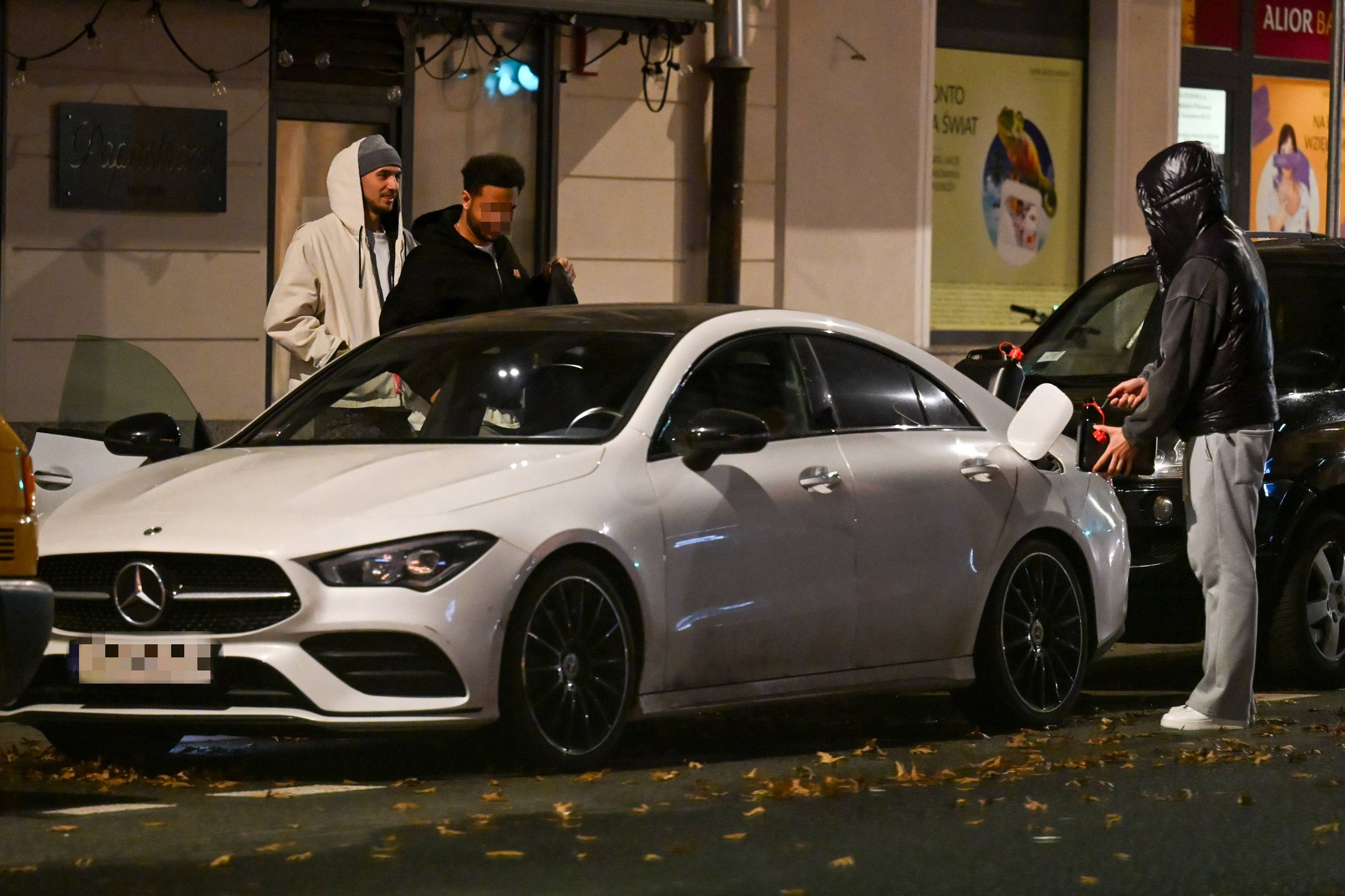 Jakub Moder i Mateusz Skrzypczak wyskoczyli w nocy na miasto