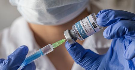 Polska firma będzie produkowała szczepionki przeciw COVID-19? Euforia na giełdzie