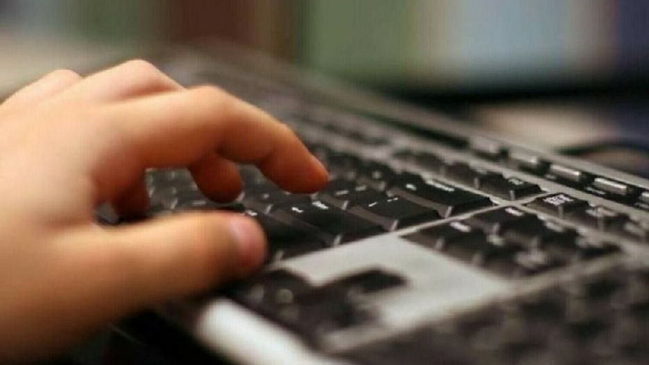 Policja przestrzega przed oszustwami internetowymi