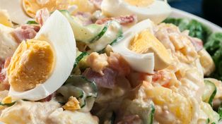Ani gyros, ani jarzynowa. Teraz sałatka klasztorna bije rekordy popularności