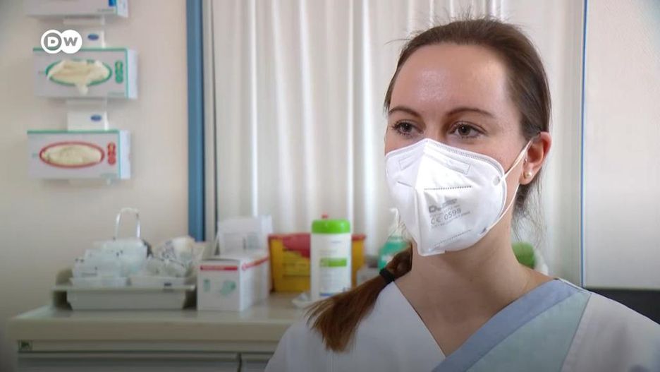 Koronawirus. Szczepionka na COVID-19 nie uchroni nas całkowicie przed problemami związanymi z chorobą