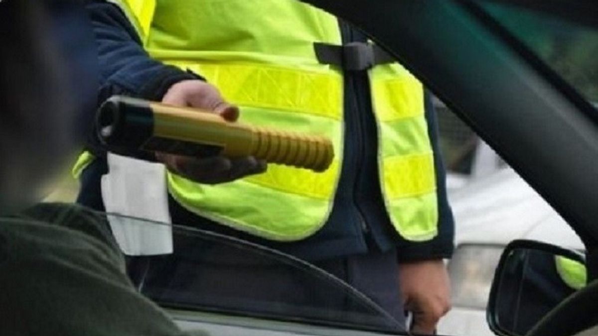 Nietrzeźwy kierowca okazał się policjantem