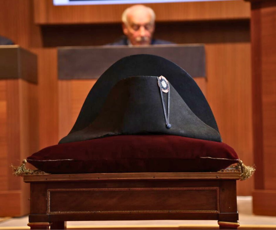 Słynny kapelusz Napoleona sprzedany na aukcji. Cena zwala z nóg