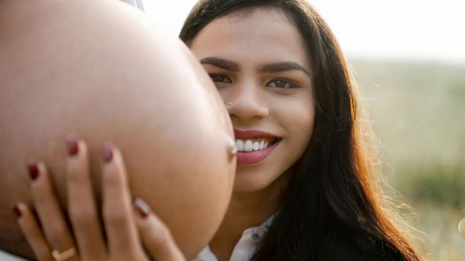 Dziecko pod sercem nosił tata, a nie mama. Szczęśliwa para powitała wyjatkowe maleństwo na świecie