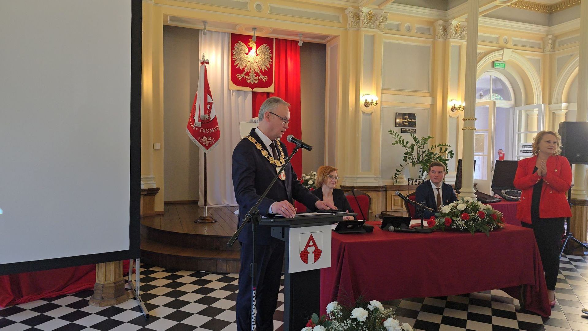 Nadanie sztandaru gminie miejskiej Aleksandrów Kujawski. Miasto ma swój sztandar!