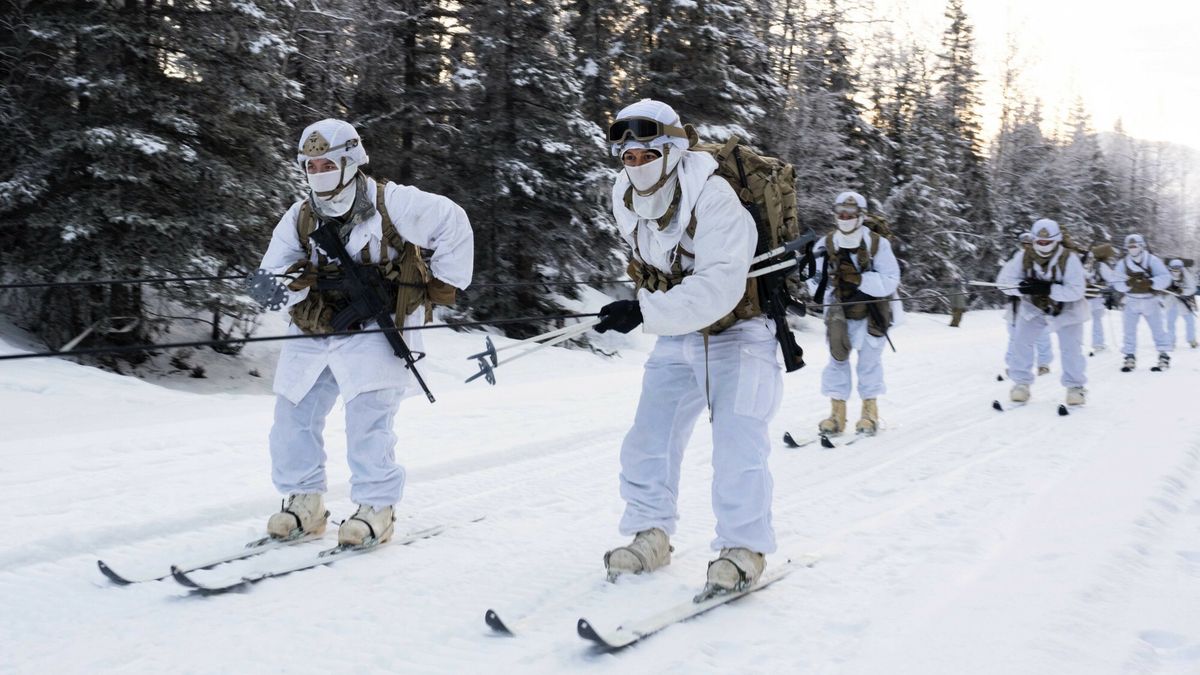 Testy w ekstremalnych warunkach. Armia USA ćwiczy na Alasce. Na zdjęciu żołnierze w Połączonej Bazie Elmendorf-Richardson