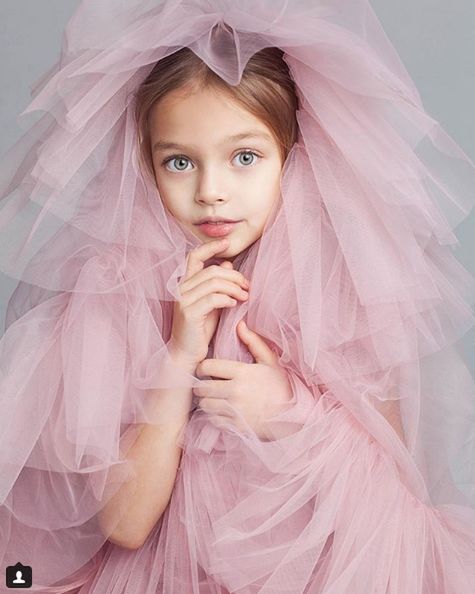 Dziewczynka jest modelką i aktorką