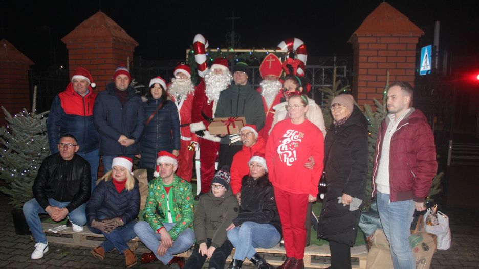 Mikołajki w Zdziechowie. Dzieci spotkały się ze Świętym Mikołajem po mszy świętej