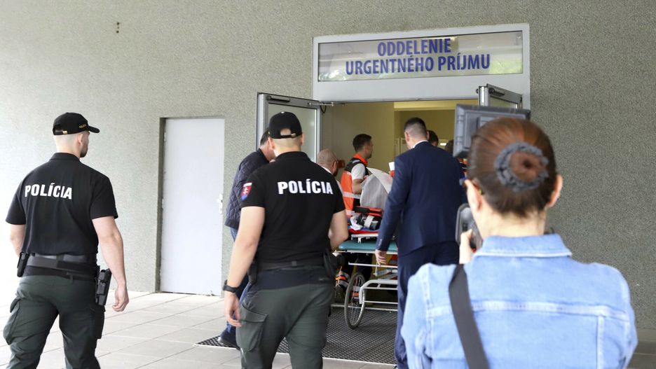 Zdjęcie ze szpitala na Słowacji, moment transportu Fico na salę operacyjną