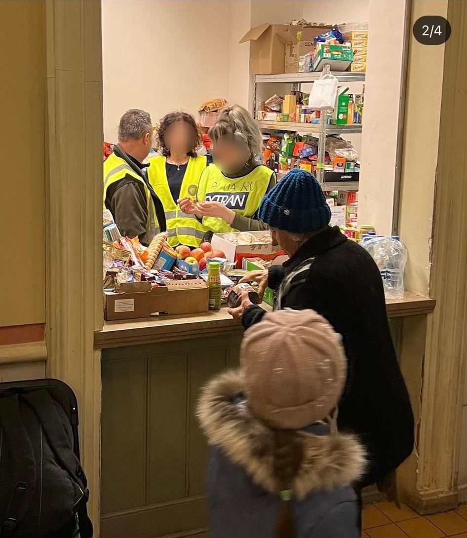 Mąż Joanny Krupy pomaga w Polsce