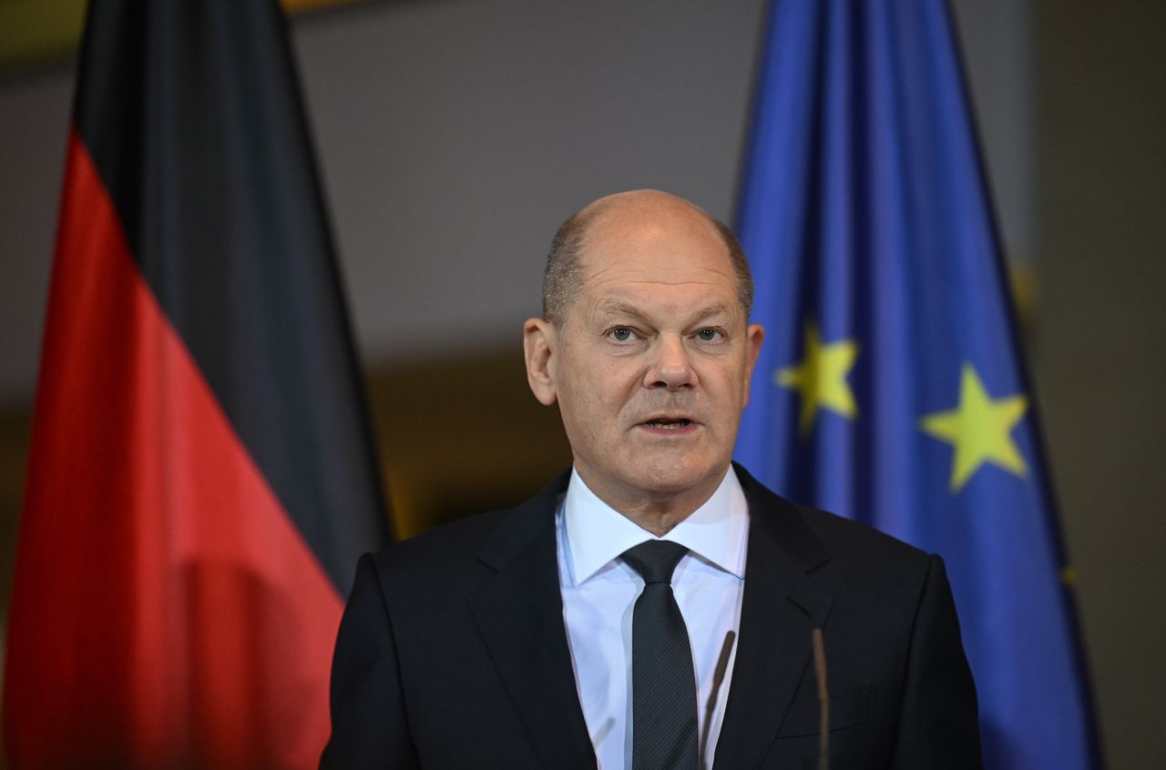 German coalition split over Scholz's refusal to arm Ukraine