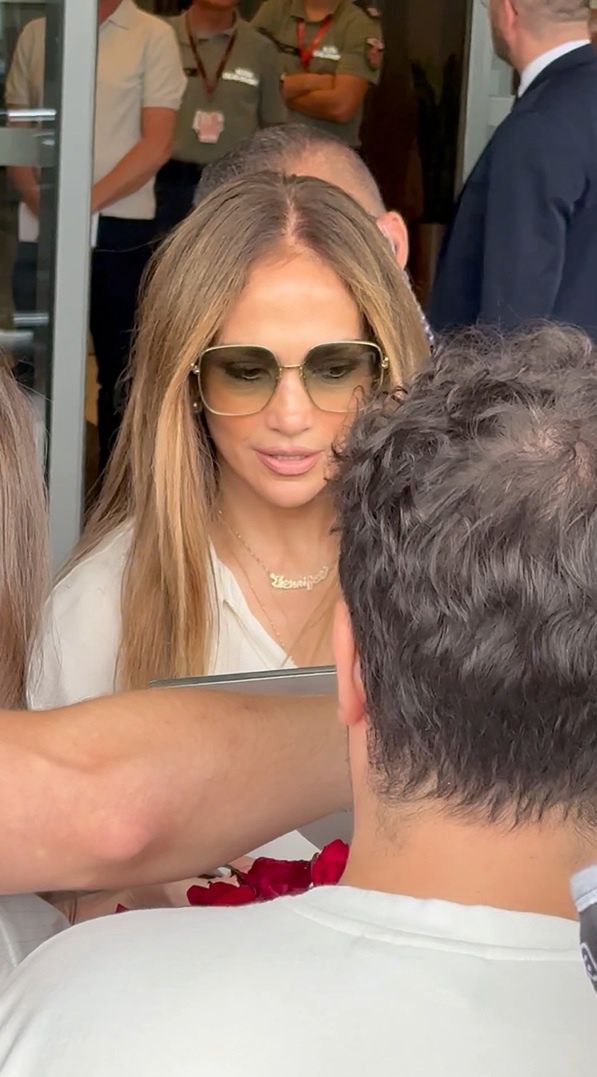 Jennifer Lopez na warszawskim lotnisku