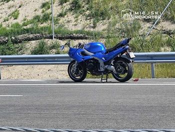 Zderzenie motocykla z autem na remontowanym odcinku DK7. Motocyklista w szpitalu