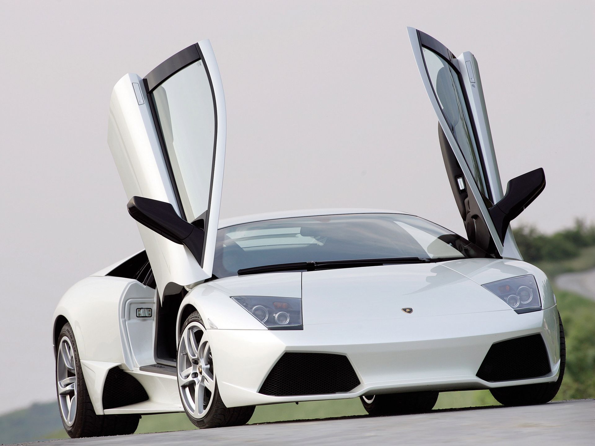 Od dekad z V12: ewolucja hipersamochodów Lamborghini 77