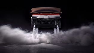 Tesla Roadster oficjalnie. Robi setkę w mniej niż sekundę i lata