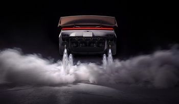 Tesla Roadster oficjalnie. Robi setkę w mniej niż sekundę i lata