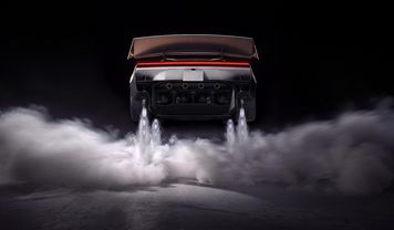 Tesla Roadster oficjalnie. Robi setkę w mniej niż sekundę i lata