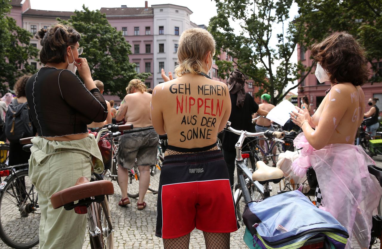 W Belinie kobiety zaprotestowały przeciwko dyskryminacji kobiecych piersi