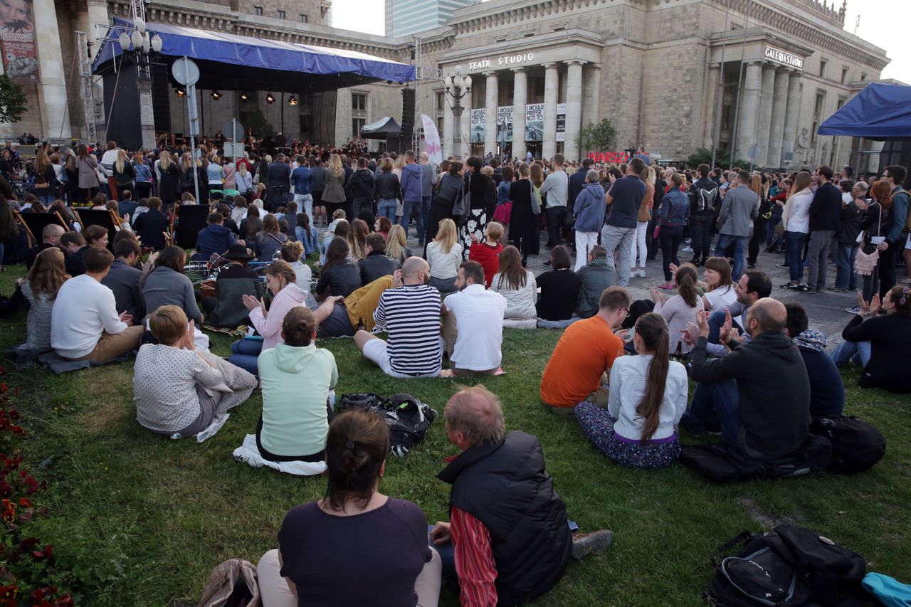 Warszawa. Publiczność podczas koncertu Sinfonia Varsovia w ramach festiwalu "Sinfonia Varsovia Swojemu Miastu", 2017 r. 