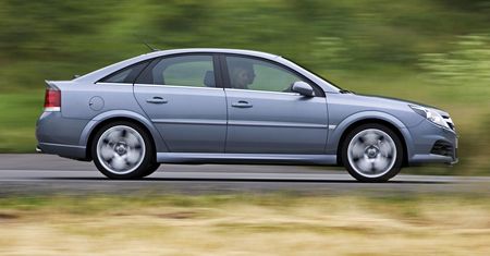Używany Opel Vectra C 3.0 CDTI z interesującym silnikiem. Zakup może być błędem