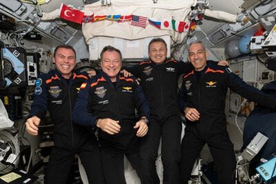 Pierwsza w pełni europejska, komercyjna misja astronautów zakończona. Wrócili na Ziemię