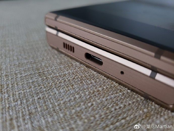 #wSkrócie: Samsung W2019 na zdjęciach, składany Galaxy F w drodze i Snapdragon 8150 w bazie Geekbench 3