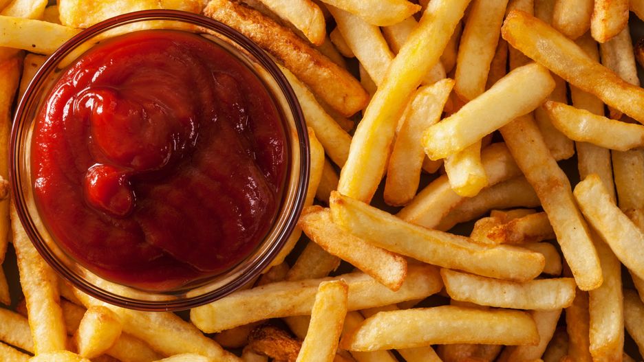 frytki z ketchupem