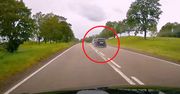 Volvo nagle zjechało. Burza w sieci. Dostało się nagrywającemu
