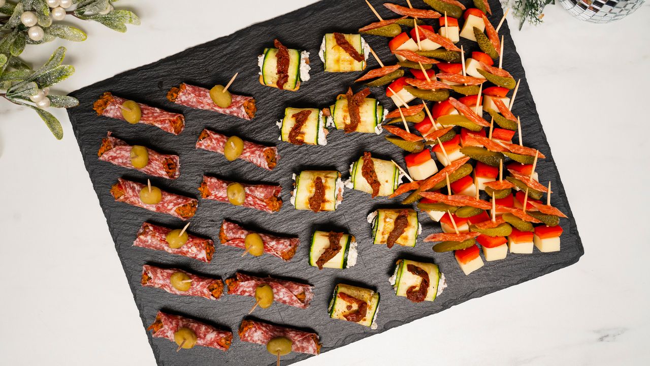 3 pomysły na sylwestrowe przekąski. Goście będą mieli z czego wybierać