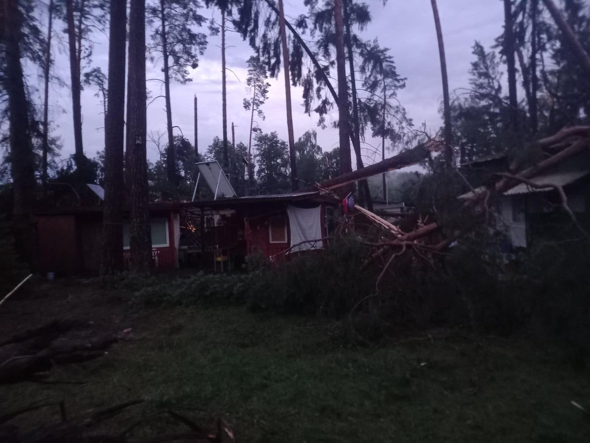 trąba powietrzna, straż pożarna, ośrodek wypoczynkowy To cud, że nikt nie zginął. Zniszczenia po trąbie powietrznej