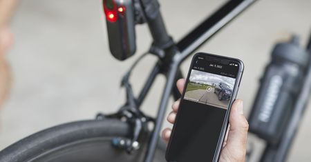 Radar rowerowy Garmin Varia RCT715. Ma wbudowany wideorejestrator