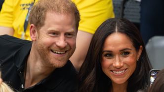 Meghan Markle i książę Harry zaprezentowali świąteczną kartkę i POKAZALI DZIECI!