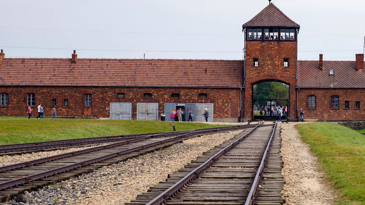Na terenie obozu turyści mają dodatkowe miejsce do zwiedzenia