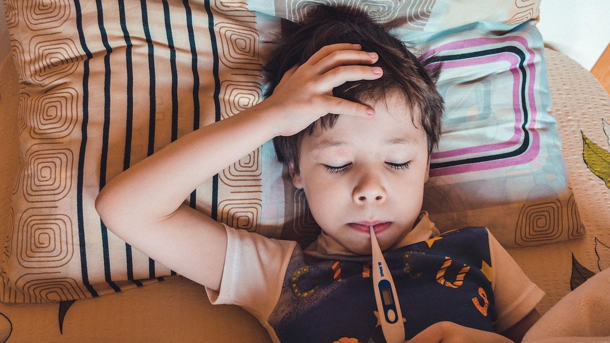 Zakażenie, które zmienia psychikę dziecka. Powoduje tiki i depresję