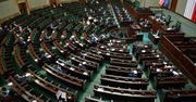 Krzyki w Sejmie. Przemysław Czarnek grzmi z mównicy, zwrócił się do posłów