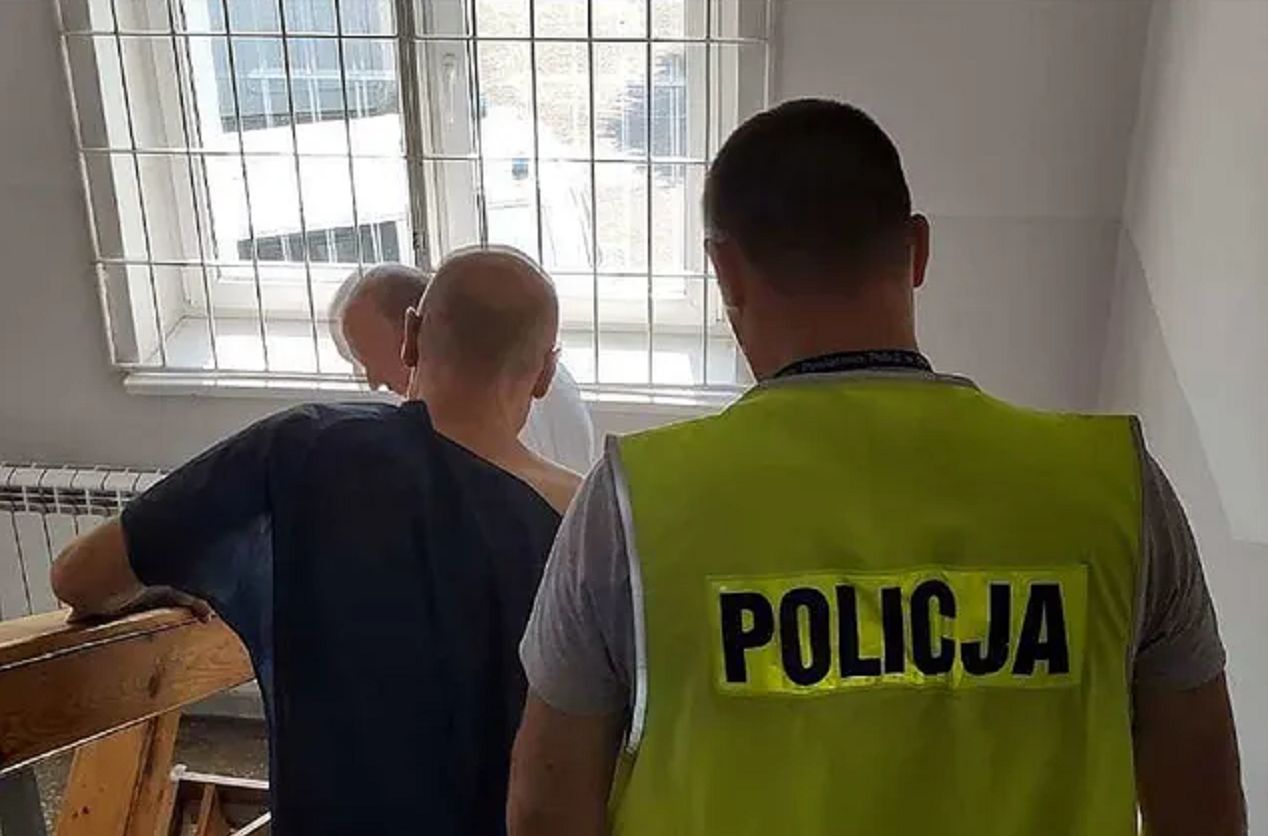 28-latek wypowiedział jedno zdanie. Po chwili miał policję w mieszkaniu